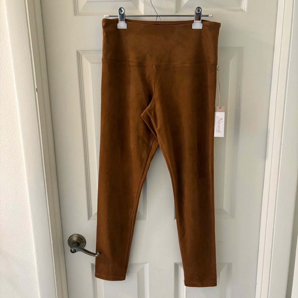 NWT Natural Reflections Womens Medium Cognac Brown Faux Suede Stretch Leggings
